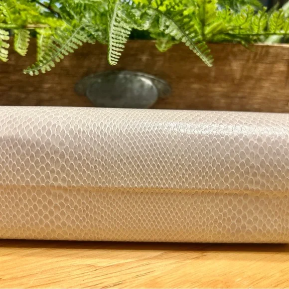 Jimmy Choo eyeglass holder - Picture 5 of 7